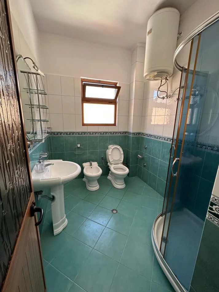 Tirane, jepet me qera apartament 2+1+Aneks+Ballkon Kati 2, 100 m² 450 € (Rruga Leandro Zoto)