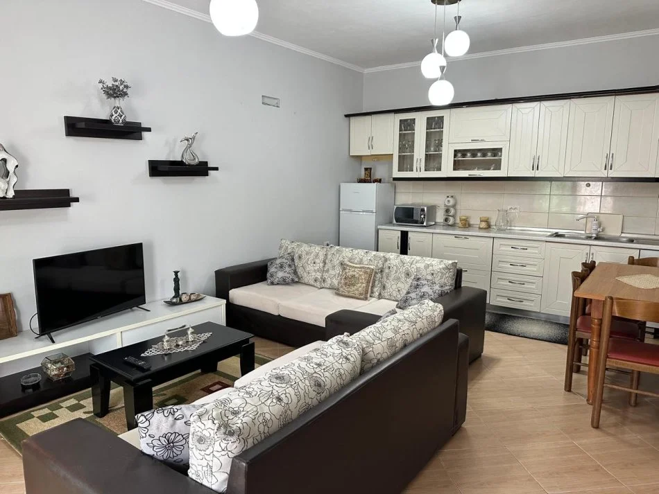 Tirane, jepet me qera apartament 2+1+Aneks+Ballkon Kati 2, 100 m² 450 € (Rruga Leandro Zoto)