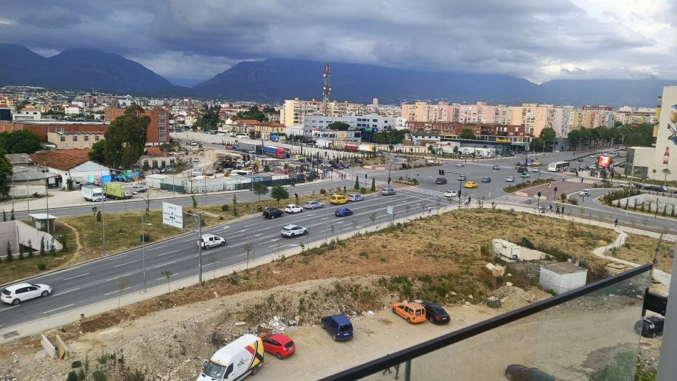 Tirane, jepet me qera apartament 2+1+Aneks+Ballkon Kati 4, 120 m² 450 € (Ish Shqiponja)