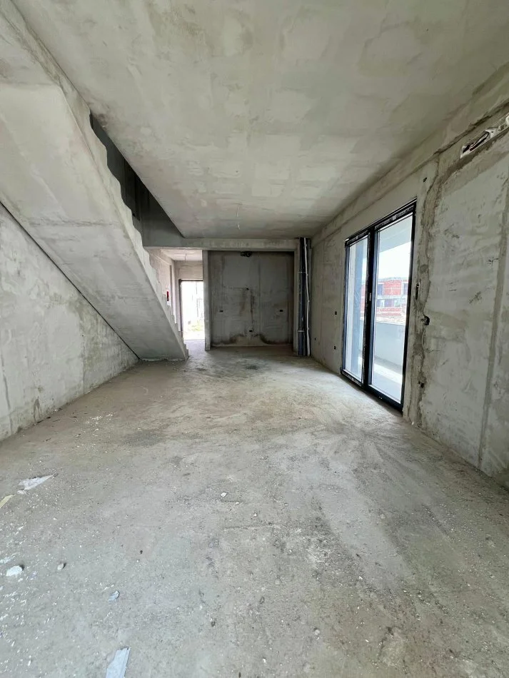 Turquoise Marina (Gjiri Lalzit) shitet Vile me oborr