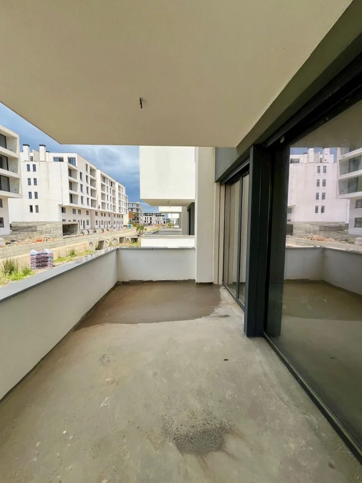 Turquoise Marina (Gjiri Lalzit) shitet Vile me oborr