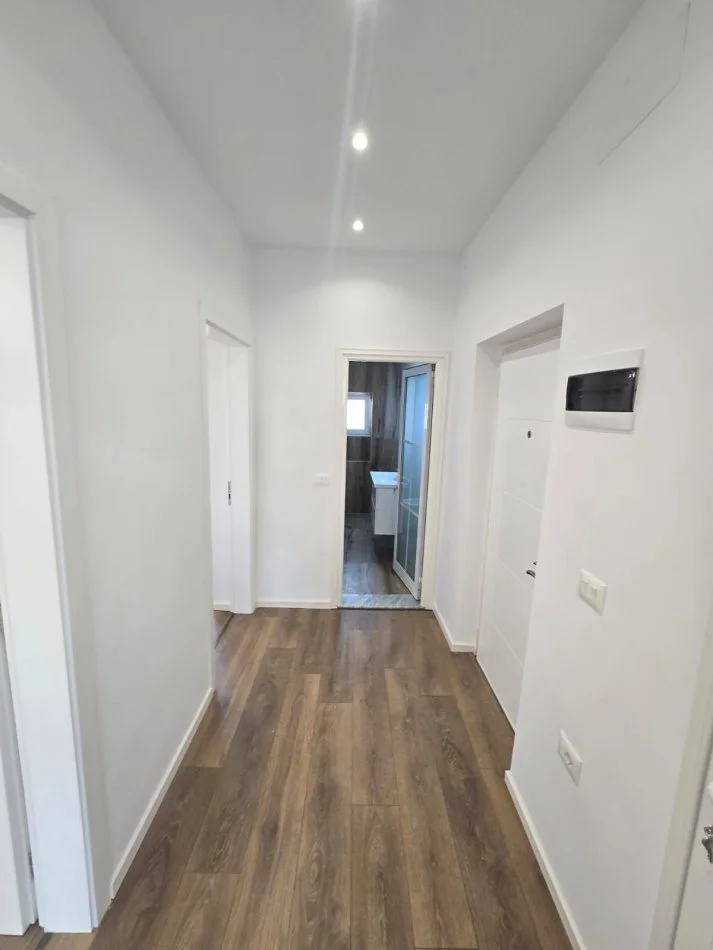 Tirane, shitet apartament 2+1+Ballkon Kati 4, 75 m² 185.000 € (Rruga Myslym Shyri)