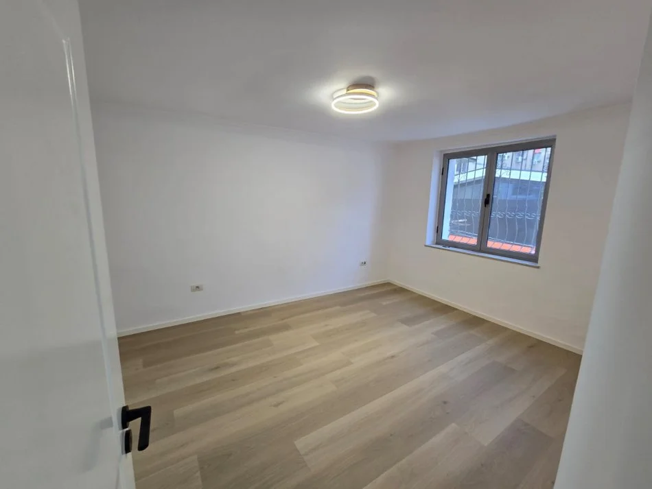 Tirane, shitet apartament 2+1 Kati 2, 75 m² 188.000 € (21 Dhjetori tek Poliklinika nr 9)