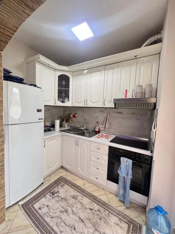 Tirane, shitet apartament 1+1+Ballkon Kati 3, 54 m² 95.000 € (Xhanfize Keko)