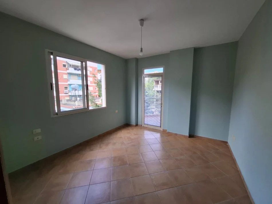 Tirane, jepet me qera apartament 2+1+Ballkon Kati 2, 110 m² 300 € (Muhamed Deliu)