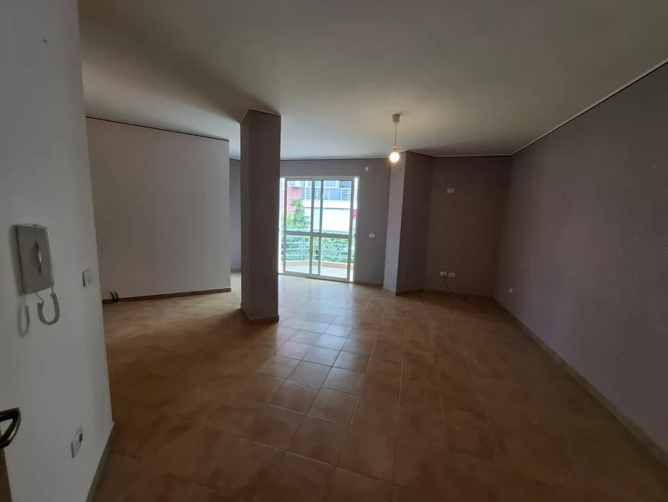 Tirane, jepet me qera apartament 2+1+Ballkon Kati 2, 110 m² 300 € (Muhamed Deliu)
