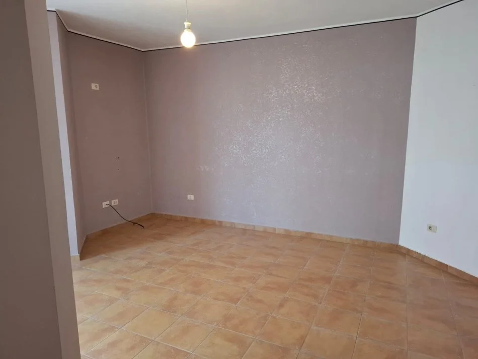 Tirane, jepet me qera apartament 2+1+Ballkon Kati 2, 110 m² 300 € (Muhamed Deliu)
