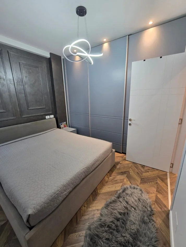 Tirane, shitet apartament 2+1+Ballkon Kati 4, 90 m² 180.000 € (Bedri Karapici Golden Park)