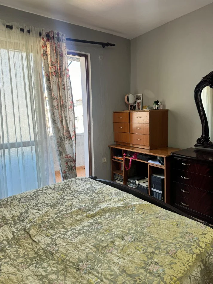 Tirane, jepet me qera 2+1+Ballkon Kati 5, 70 m² 500 € (TREGU ELEKTRIK)