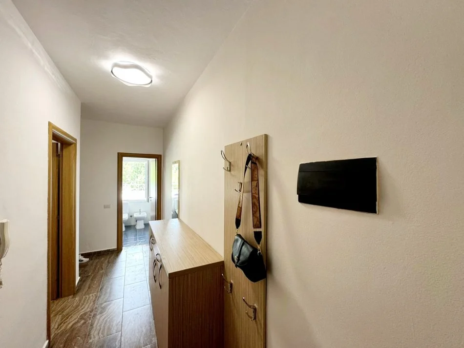 Tirane, jepet me qera 1+1+Ballkon Kati 6, 65 m² 400 € (SHKOZE)