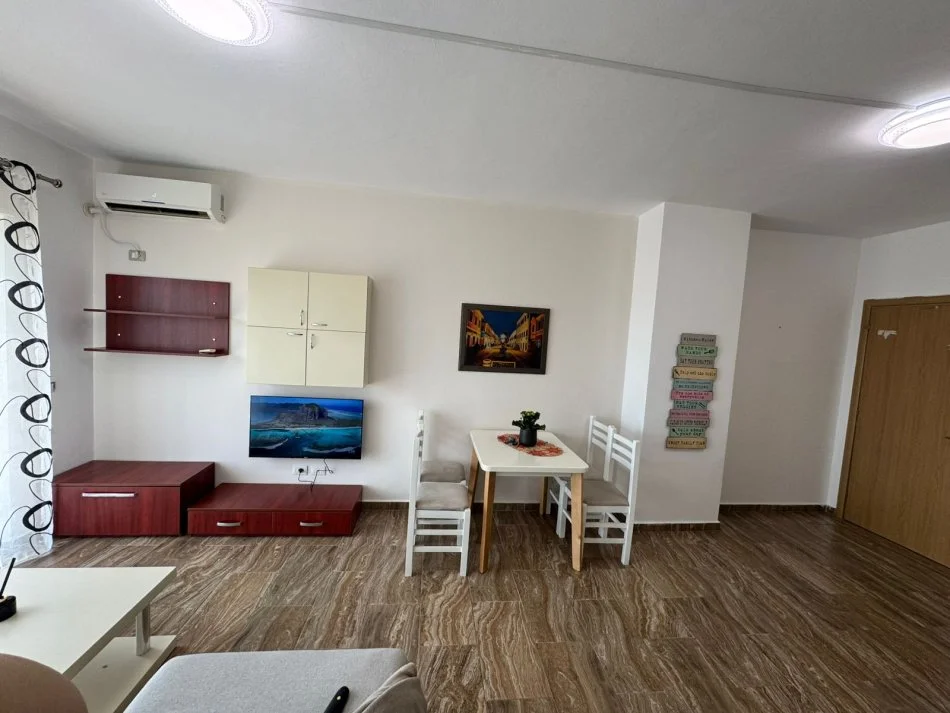 Tirane, jepet me qera apartament 1+1+Ballkon Kati 6, 105 m² 400 € (Prane News 24, Shkoze)