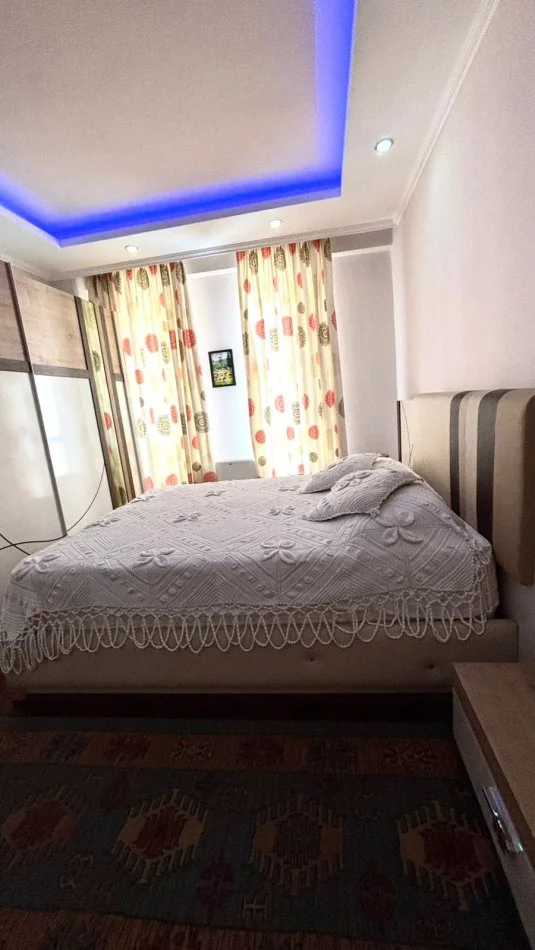 Tirane, jepet me qera apartament 2+1+Ballkon Kati 4, 120 m² 1.200 € (Stadiumi Air Albania)