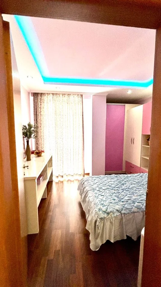 Tirane, jepet me qera apartament 2+1+Ballkon Kati 4, 120 m² 1.200 € (Stadiumi Air Albania)