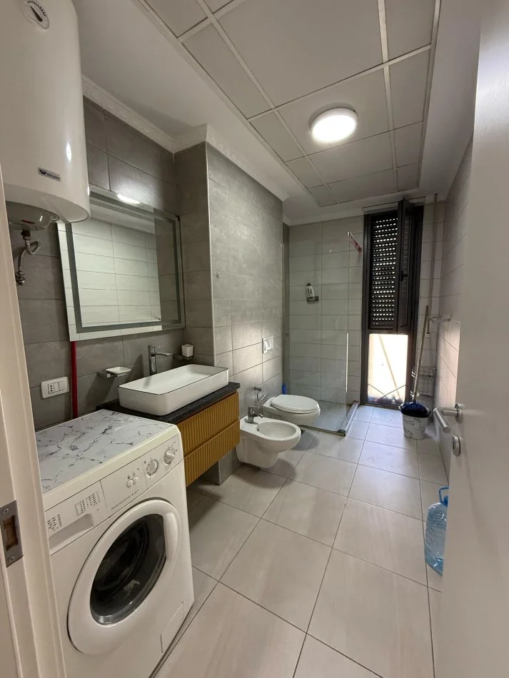 Tirane, jepet me qera apartament 2+1+Ballkon Kati 3, 95 m² 700 € (Don Bosko)