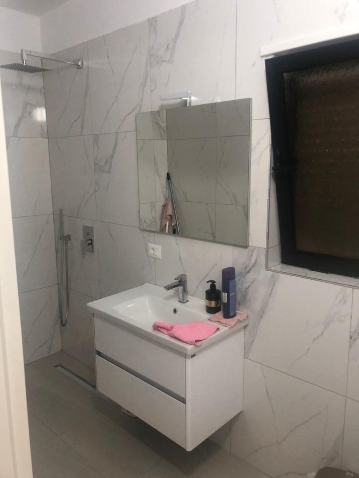 Tirane, shitet apartament 2+1+Ballkon Kati 8, 116 m² 261.000 € (Rruga e Dibres)