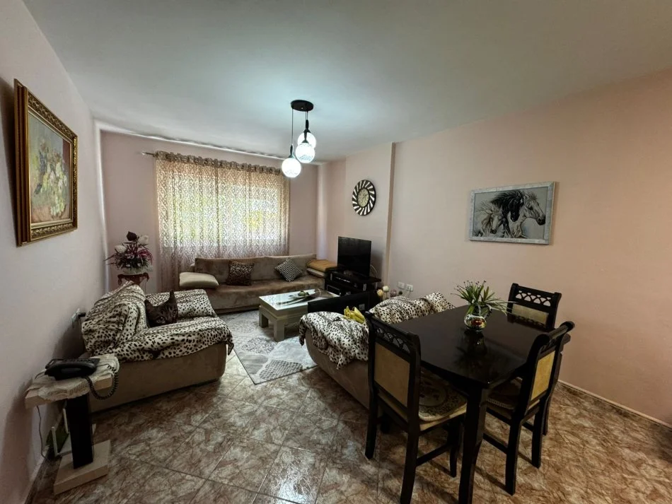 Tirane, jepet me qera apartament 2+1+Aneks+Ballkon Kati 3, 110 m² 700 € (Sheshi Willson)