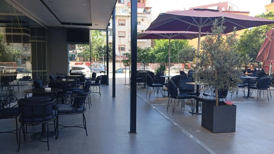 Tirane, jepet me qera bar-kafe Kati 0, 400 m² 1.700 € (Don Bosco)