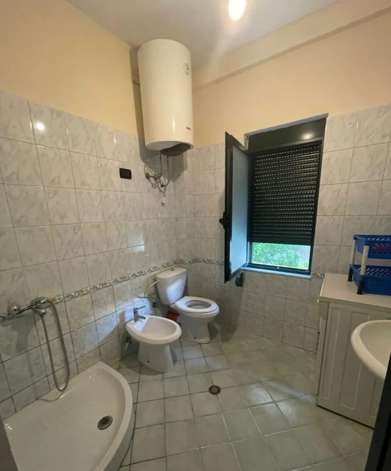 Tirane, jepet me qera apartament 1+1 Kati 1, 50 m² 350 € (Selite)