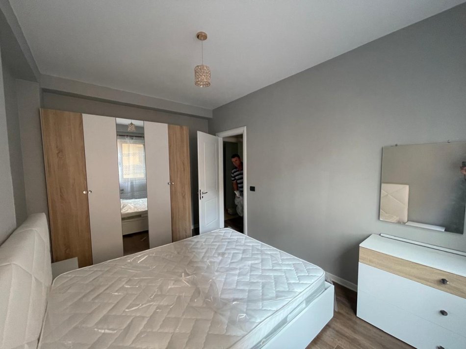 Tirane, jepet me qera apartament 1+1+Ballkon Kati 2, 55 m² 400 € (Astir)