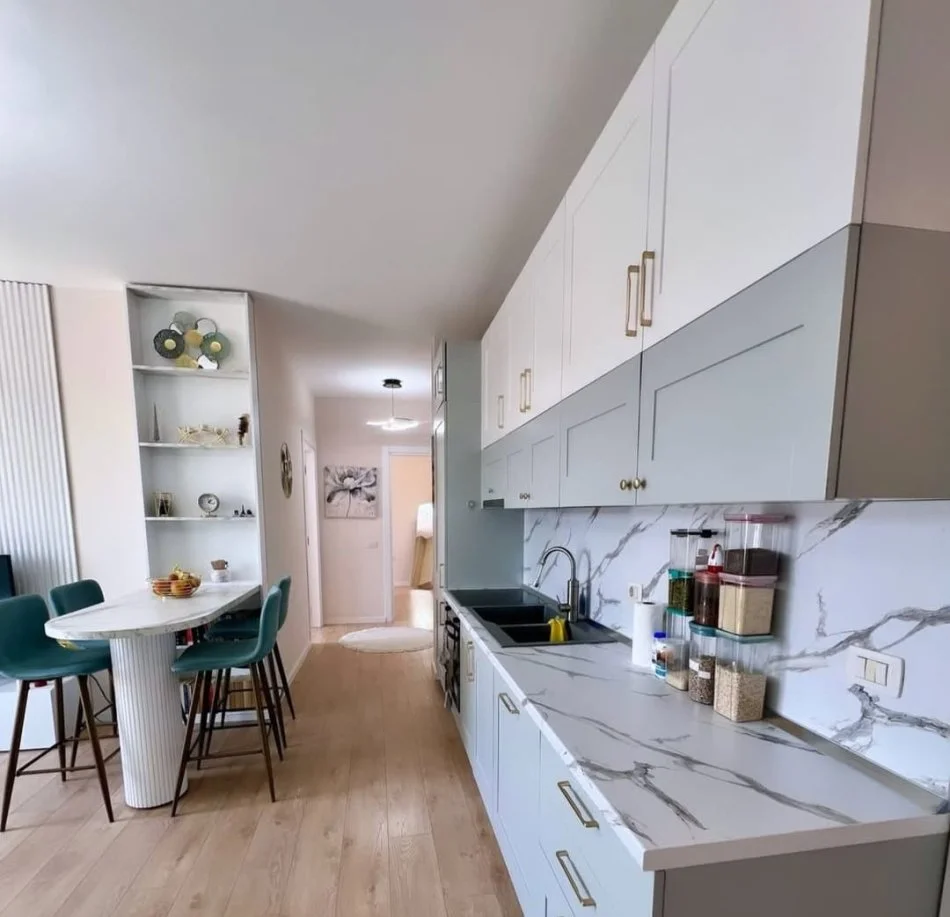 Tirane, shitet apartament 2+1 Kati 9, 85 m² 180.000 € (Perball Delijorgjit)