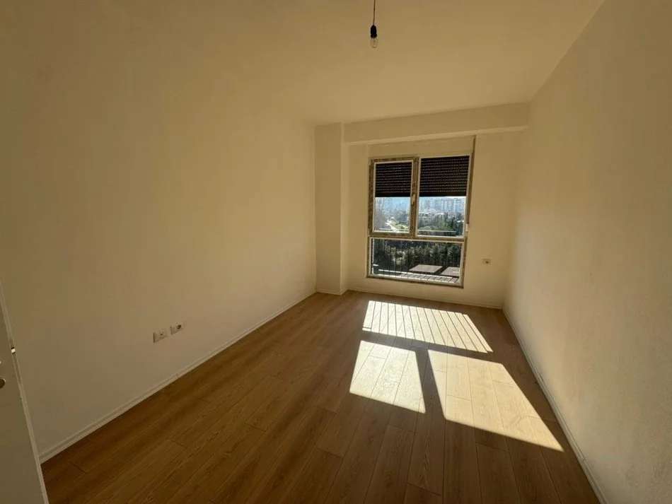 Tirane, shitet apartament 3+1+Ballkon Kati 3, 150 m² 230.000 € (Fusha e Aviacionit)