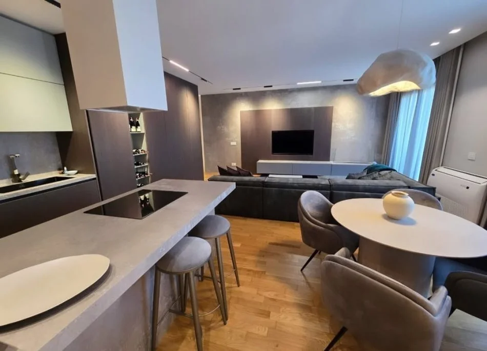 Tirane, shitet apartament Kati 8, 600 m² 15.000.000 € (Liqeni)