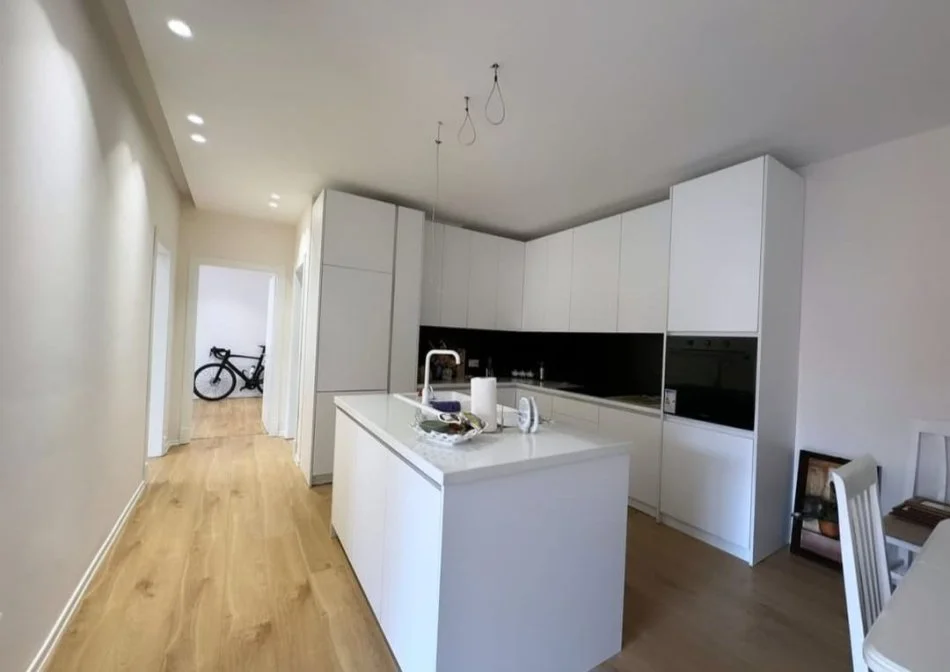 Tirane, shitet apartament 2+1 Kati 1, 106 m² 228.000 € (Selvia)