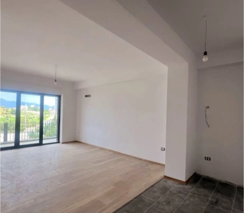 Tirane, shitet apartament 2+1 Kati 3, 92 m² 176.000 € (Kodra e diellit)