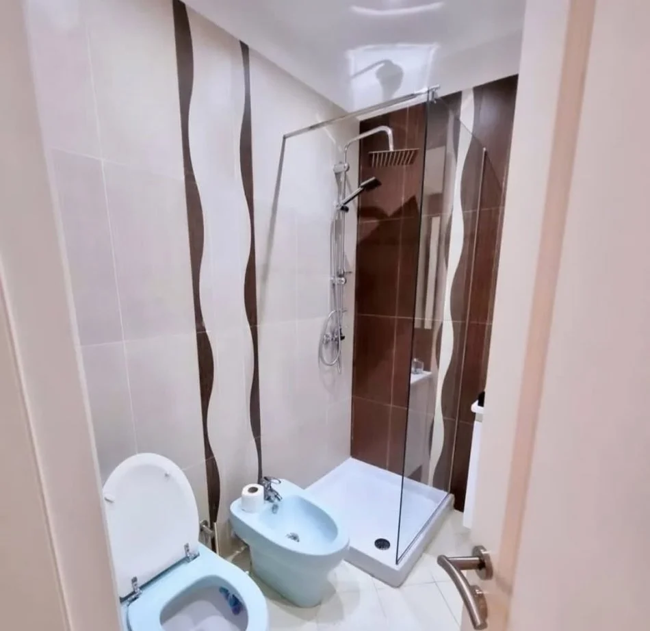 Tirane, shitet apartament 2+1 , 105 m² 220.000 € (Kopshti botanik)