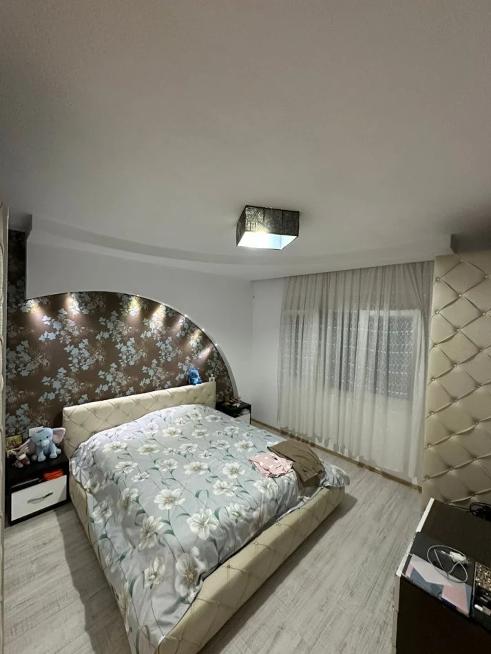 Tirane, jepet me qera apartament 2+1 Kati 4, 78 m² 550 € (Yzberisht)
