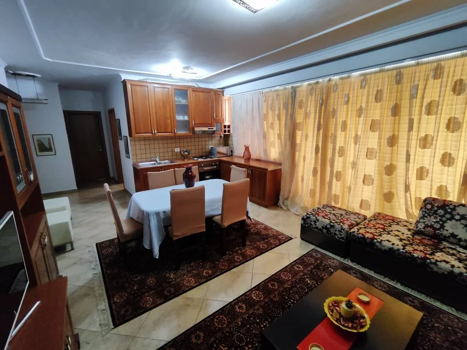 Tirane, jepet me qera apartament 2+1 Kati 2, 75 m² 800 € (Komoleksi Delijorgji)