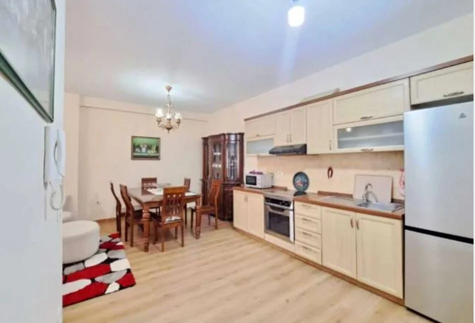 Tirane, jepet me qera apartament 2+1 Kati 6, 104 m² 700 € (Rruga e Kavajes)