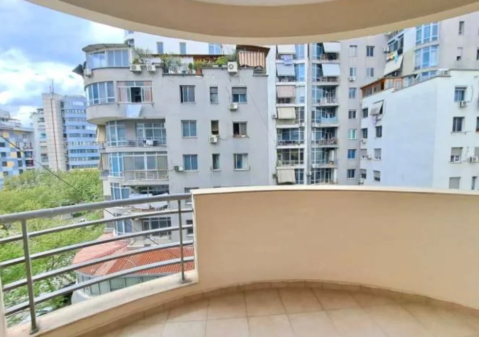 Tirane, jepet me qera apartament 2+1 Kati 6, 104 m² 700 € (Rruga e Kavajes)