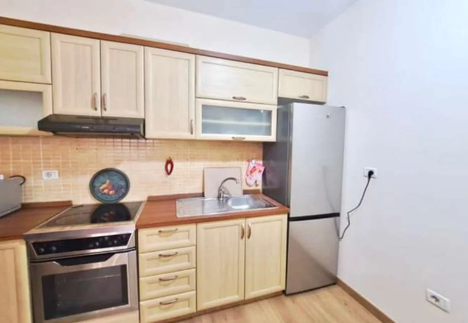 Tirane, jepet me qera apartament 2+1 Kati 6, 104 m² 700 € (Rruga e Kavajes)