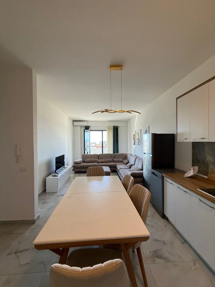 Tirane, jepet me qera apartament 2+1+Ballkon Kati 9, 115 m² 650 € (Unaza e Re)