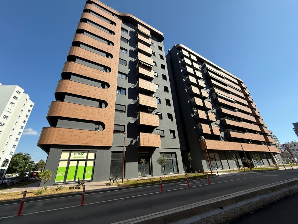 Tirane, jepet me qera apartament 2+1+Ballkon Kati 9, 115 m² 650 € (Unaza e Re)