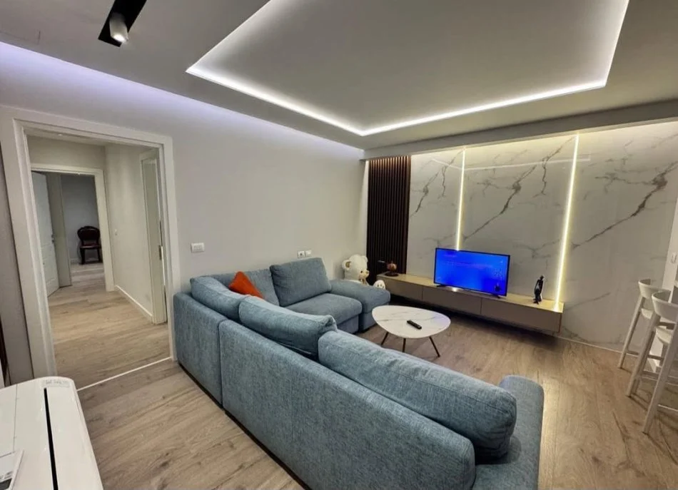 Tirane, jepet me qera apartament 2+1 Kati 5, 101 m² 1.250 € (Bllok)