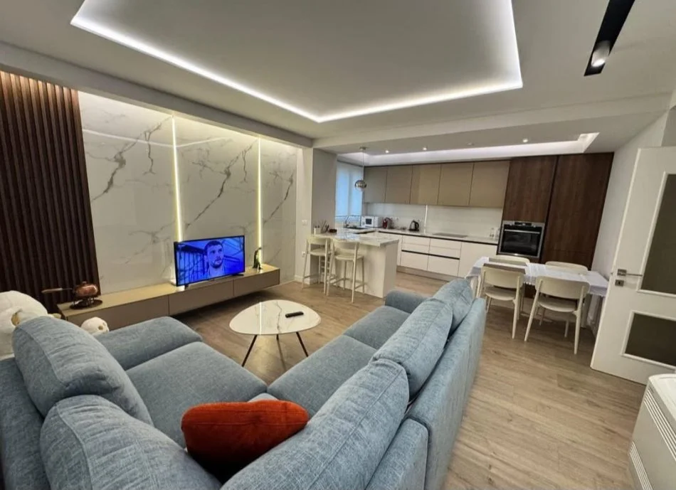 Tirane, jepet me qera apartament 2+1 Kati 5, 101 m² 1.250 € (Bllok)