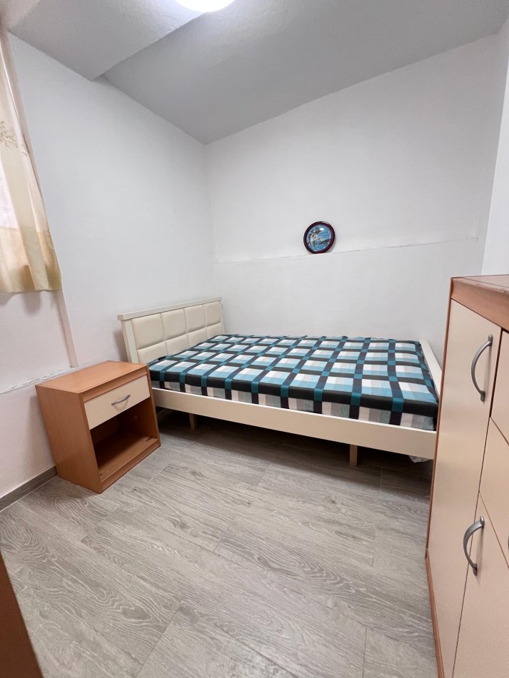 Tirane, jepet me qera apartament 2+1 Kati 1, 80 m² 600 € (Blloku ambasadave)