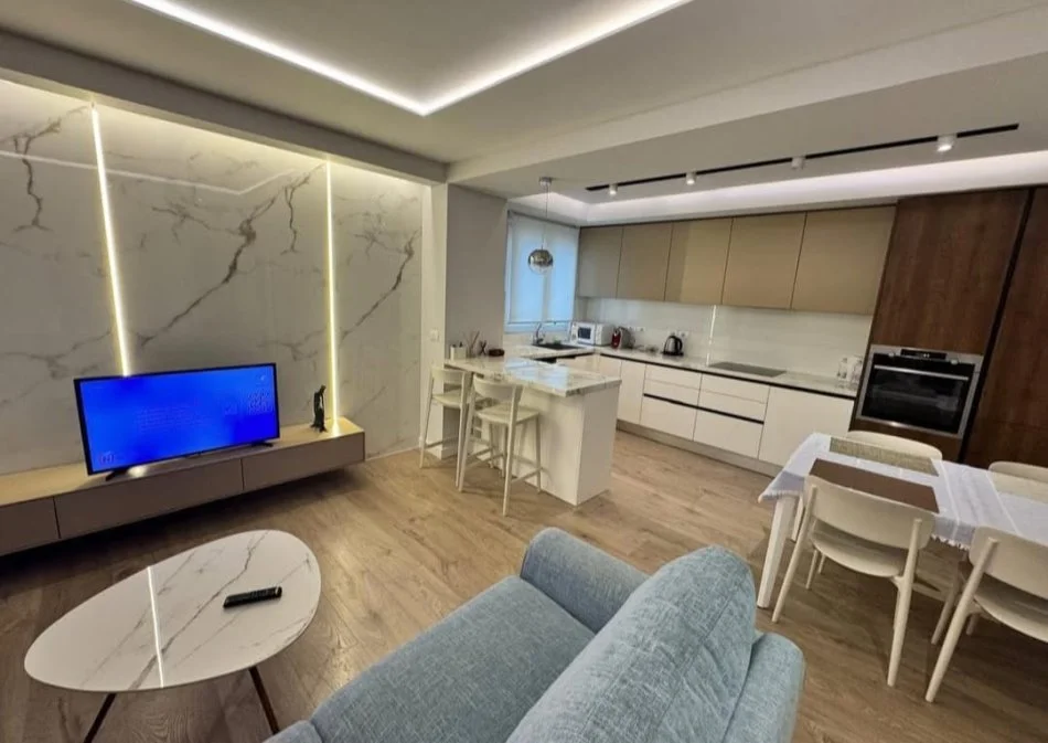 Tirane, jepet me qera apartament 2+1 Kati 5, 101 m² 1.250 € (Bllok)