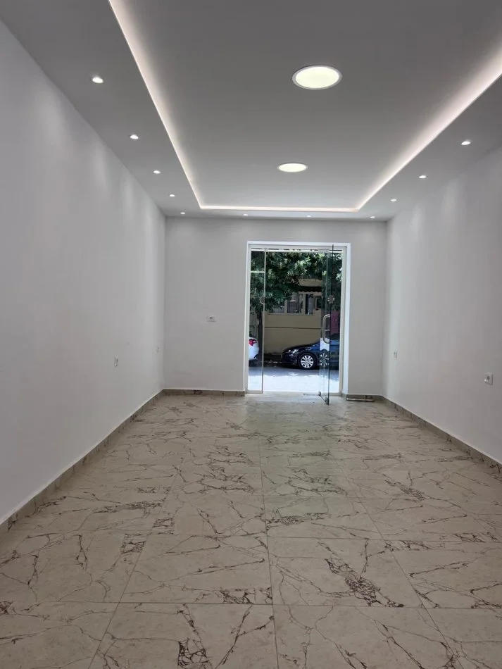 Tirane, jepet me qera ambjent biznesi Kati 1, 41 m² 1.200 € (Frederik Shiroka)