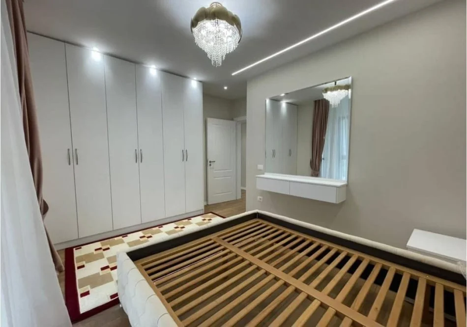 Tirane, jepet me qera apartament 1+1 Kati 3, 70 m² 750 € (Liqeni i thate)