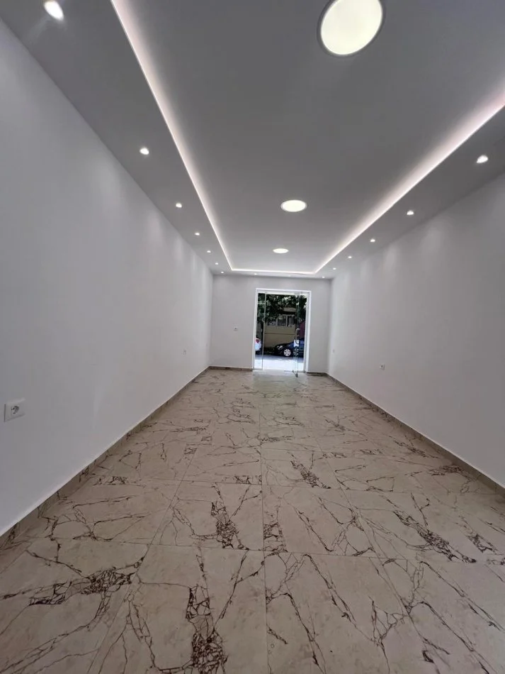 Tirane, jepet me qera ambjent biznesi Kati 1, 41 m² 1.200 € (Frederik Shiroka)