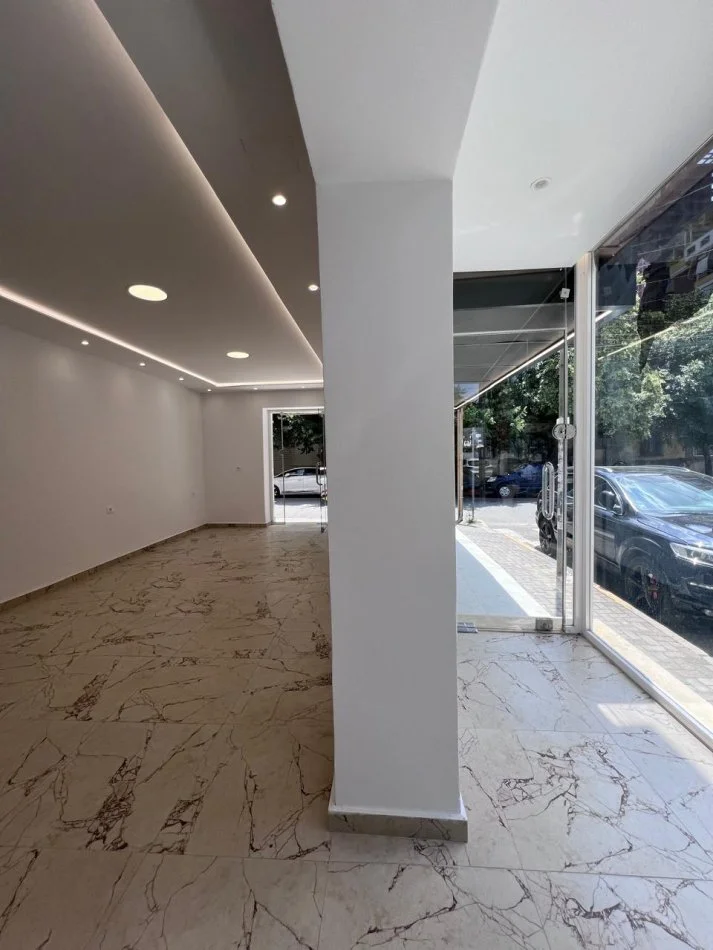Tirane, jepet me qera ambjent biznesi Kati 1, 41 m² 1.200 € (Frederik Shiroka)