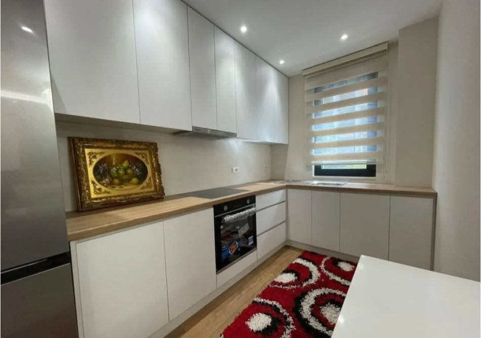 Tirane, jepet me qera apartament 1+1 Kati 3, 70 m² 750 € (Liqeni i thate)