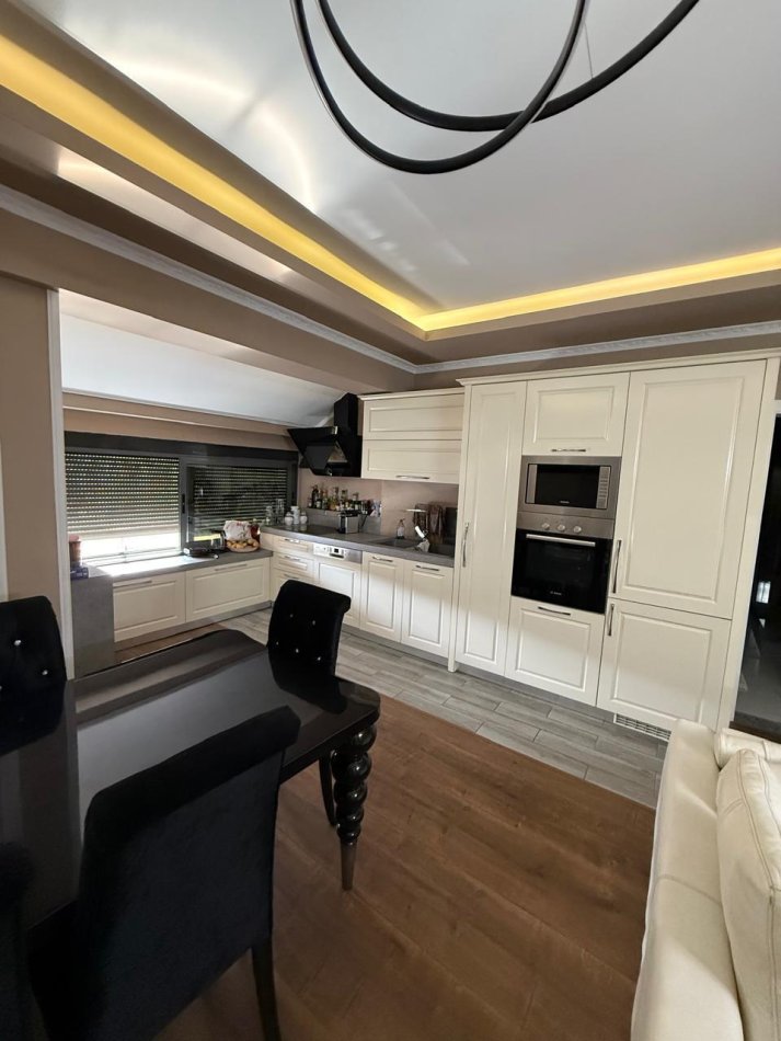 Tirane, jepet me qera apartament 2+1 Kati 3, 100 m² 800 € (Don Bosko)