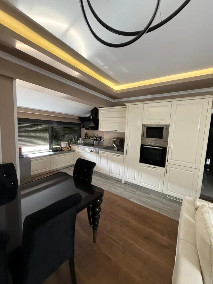 Tirane, jepet me qera apartament 2+1 Kati 3, 100 m² 800 € (Don Bosko)