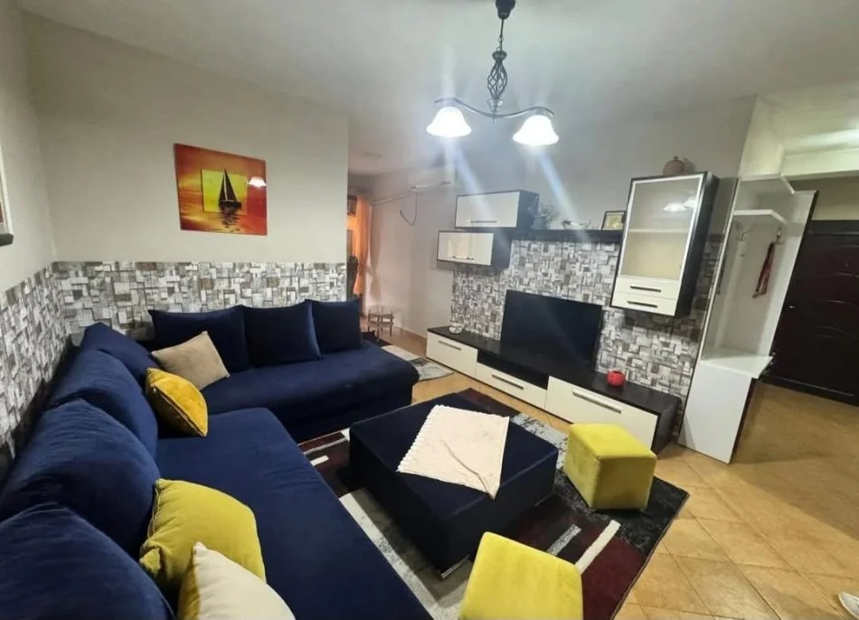 Tirane, jepet me qera apartament 2+1 Kati 8, 95 m² 450 € (Yzberisht)