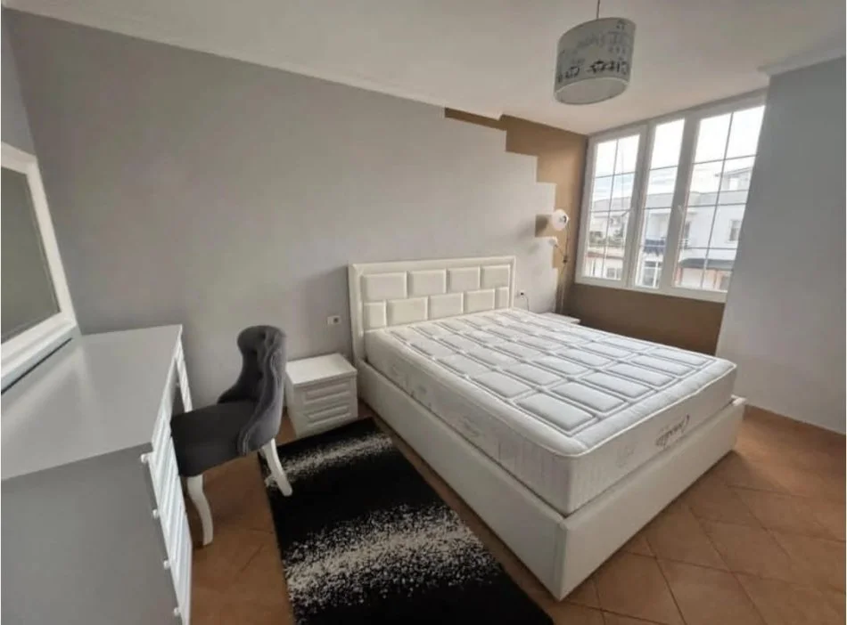 Tirane, jepet me qera apartament 2+1 Kati 8, 95 m² 450 € (Yzberisht)