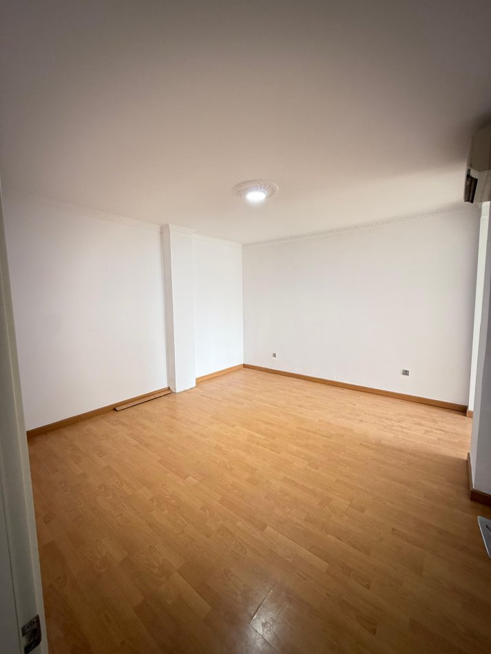 Tirane, jepet me qera ambjent biznesi Kati 4, 150 m² 1.500 € (Bllok)